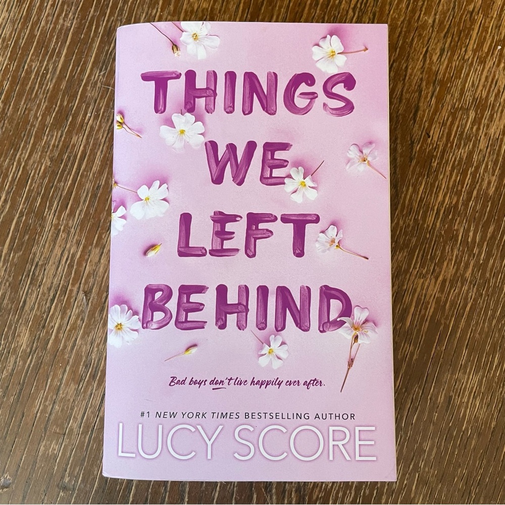 Book: Things we left behind. By: Lucy Score